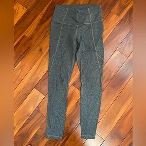 Athleta salutation stash pocket 7/8 leggings